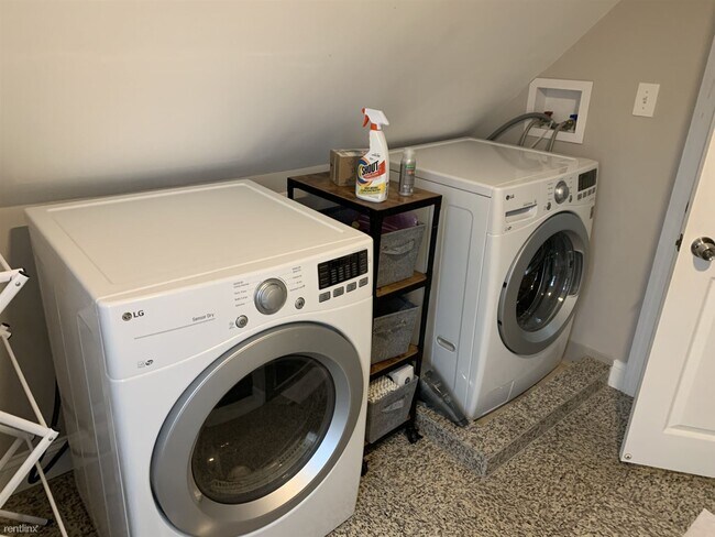 Foto del edificio - 2 br, 1 bath House - 77 Linden St. #33 3