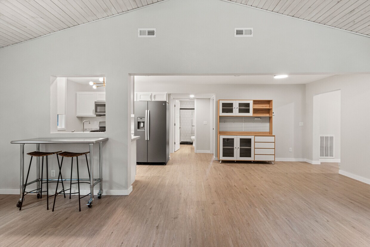 Foto principal - 1688 S Aurora Ln