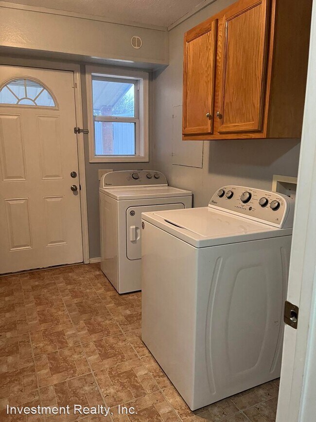 Building Photo - 2 br, 1 bath House - 27505 Status Dr