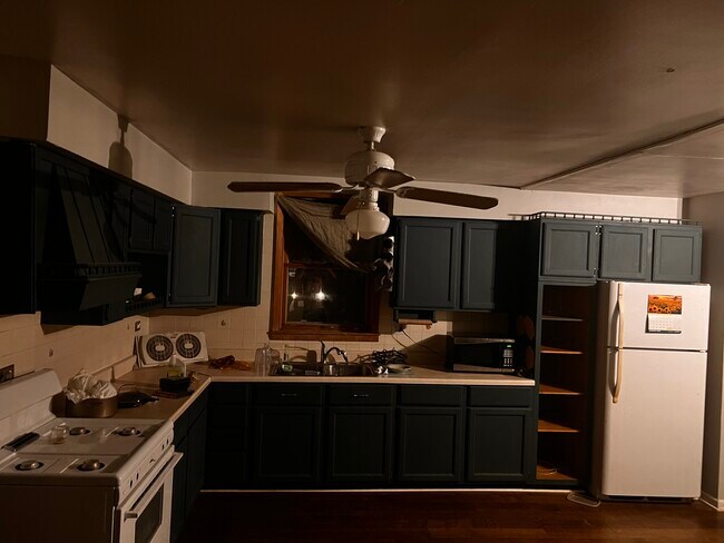 Kitchen - 423 N Northwest Hwy
