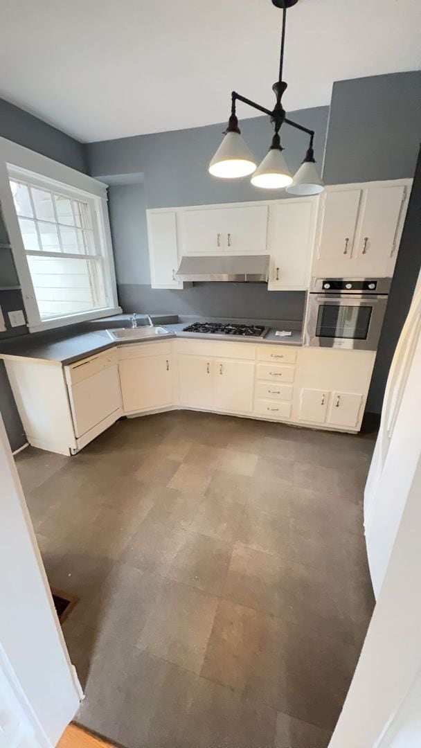 Building Photo - Beautifully Updated 5 bedroom 2 bath home