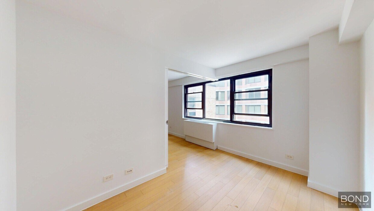 Building Photo - 222 E 39th St