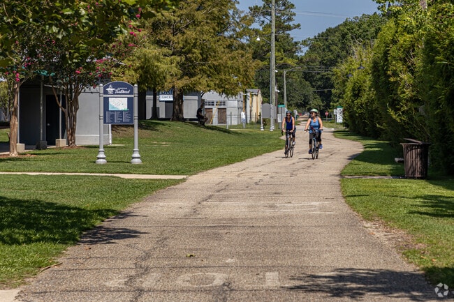 The Tammany Trace is a 31-mile asphalt trail for hiking, cycling, and wheelchair use.