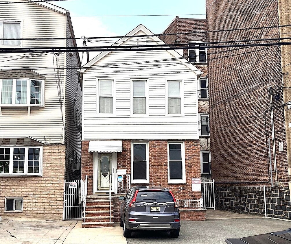 Primary Photo - 284 Magnolia Ave