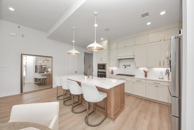 Building Photo - 2995 Tantara Dr
