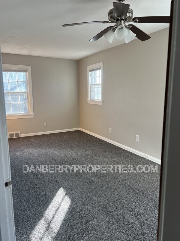 Foto del edificio - 4621 S Detroit Ave