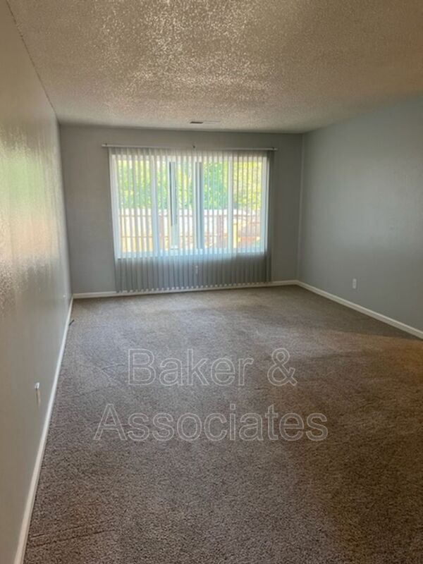 Foto del edificio - 400 Korbel Pl