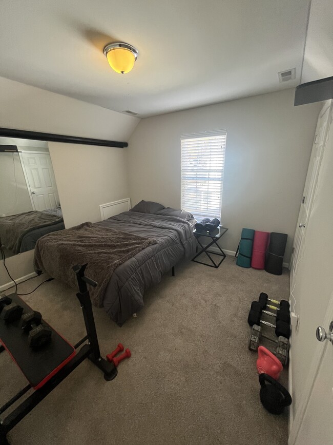 Upstairs Bedroom Queen bed /Gym - 705 Sherrybrook Dr