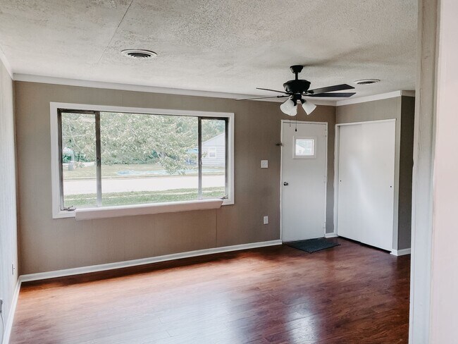 Photo - 3 Bdrm 1 Bath in Millington House