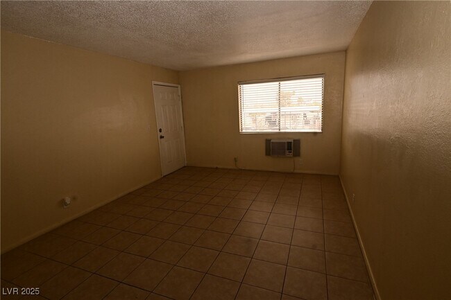 Foto del edificio - 3021 E Carey Ave