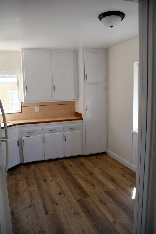 Kitchen - 3333 Glenhurst Ave