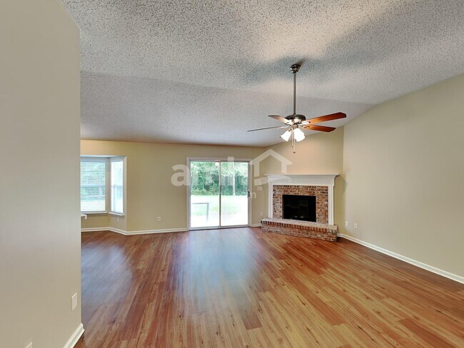 Building Photo - 14009 Crestwick Dr E