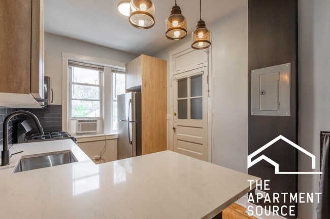 Foto del edificio - 4011 N Lowell Ave