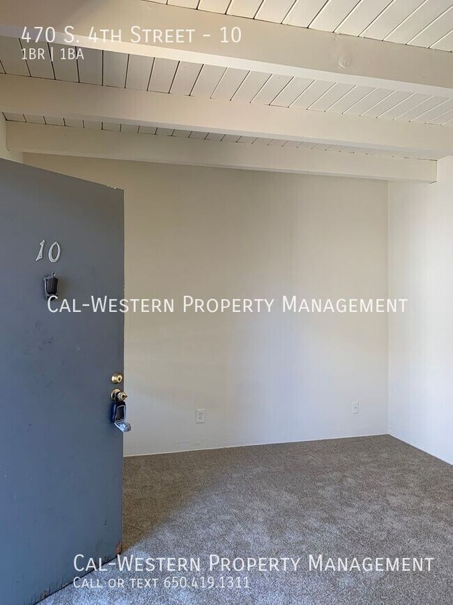 Building Photo - Top Floor ONE BEDROOM AVAILABLE NOW