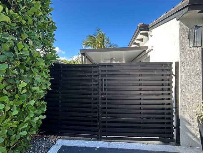 Building Photo - 135 E 37th St