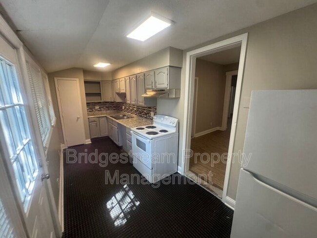 Building Photo - 61 S Torrence St