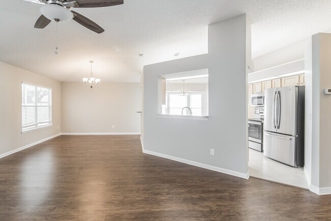 Foto del edificio - 338 Wildberry Ct