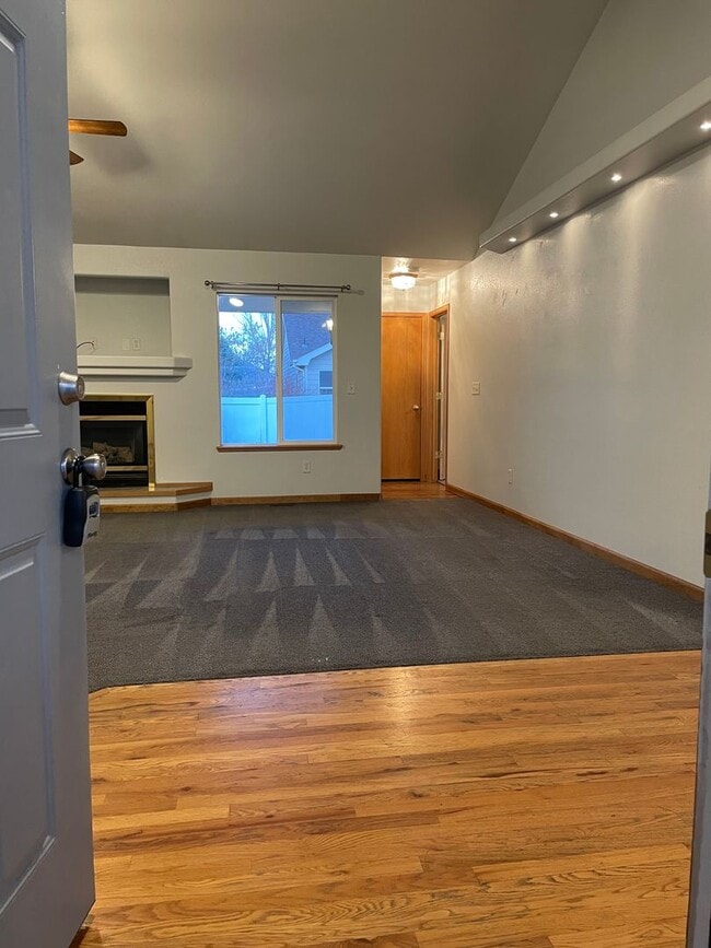 Building Photo - Spacious 4-Bedroom / 3-Bath Single Family Home in Windsor!