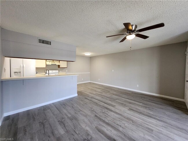 Building Photo - 5327 Summerlin Rd