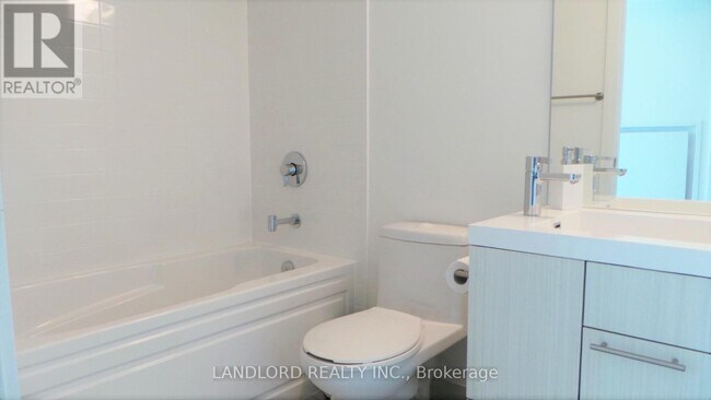 Building Photo - 199 Richmond St W