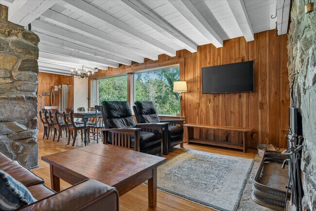 Foto del edificio - 782 Woods Hill Rd