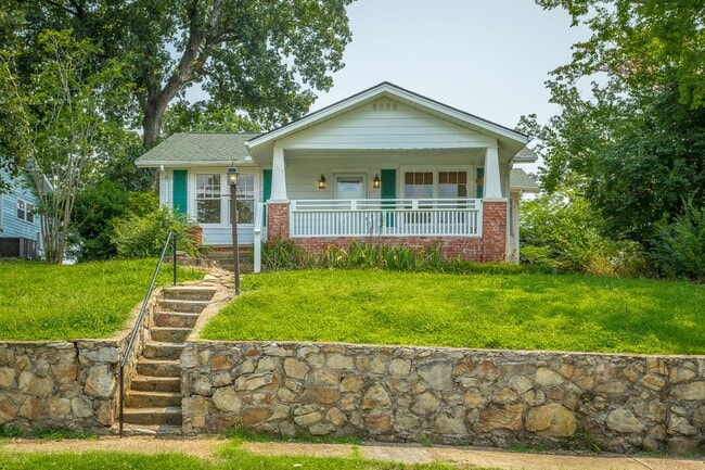 Building Photo - 3 Bedroom in North Chattanooga