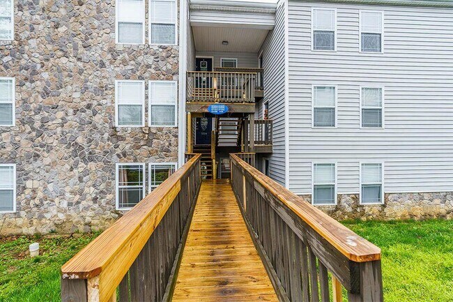 Foto del edificio - 2414 Lake Park Rd