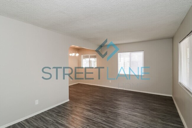 Building Photo - REDUCED! - Now offering first month's rent...