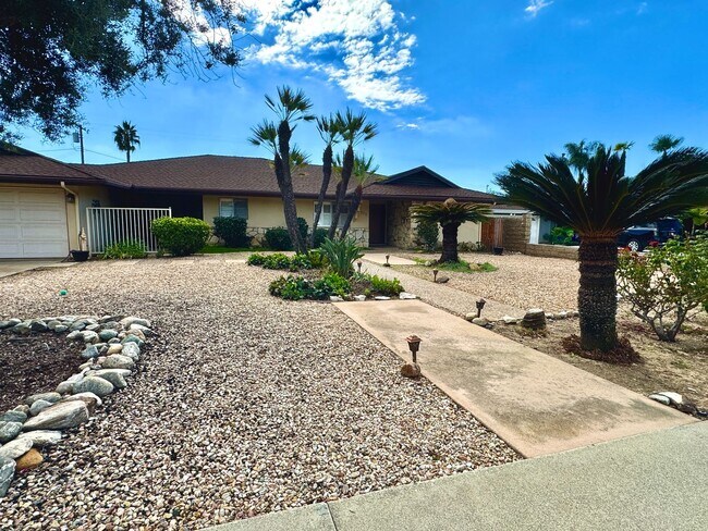 Foto del edificio - Light, Bright & Lovingly Maintained Claremont Home for Lease