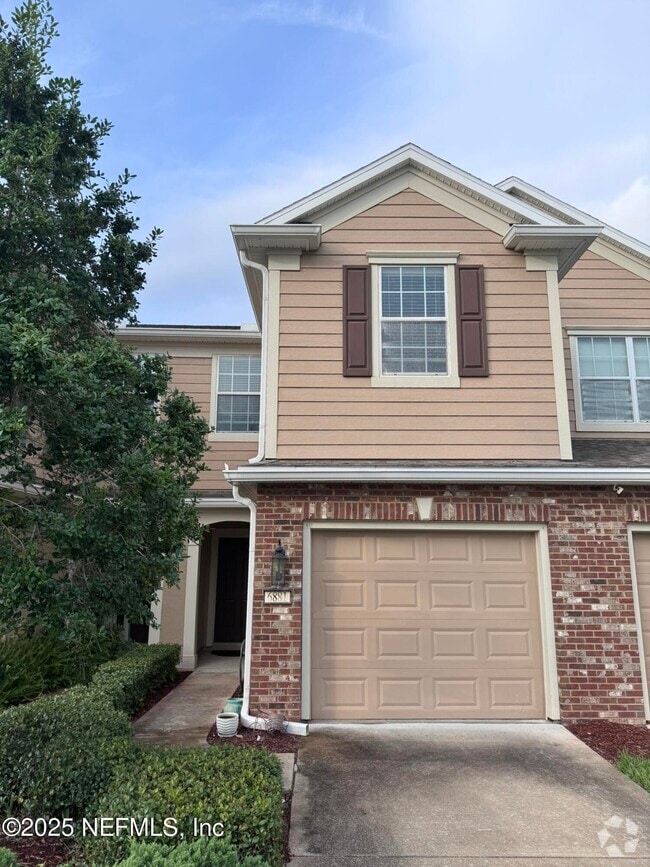 Building Photo - 6881 Roundleaf Dr