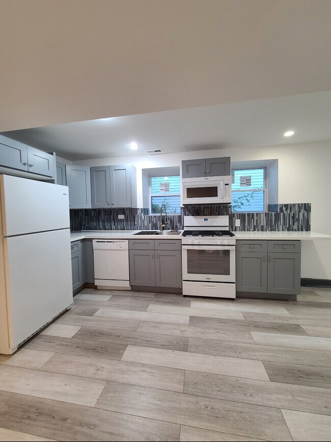 Foto del edificio - 2851 N Sawyer Ave