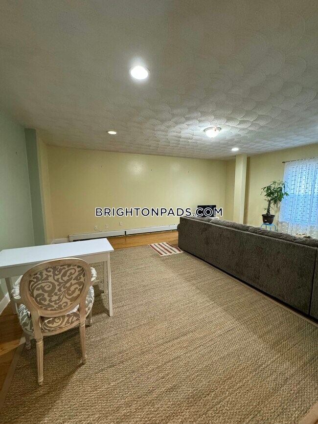 Building Photo - 42 Litchfield St