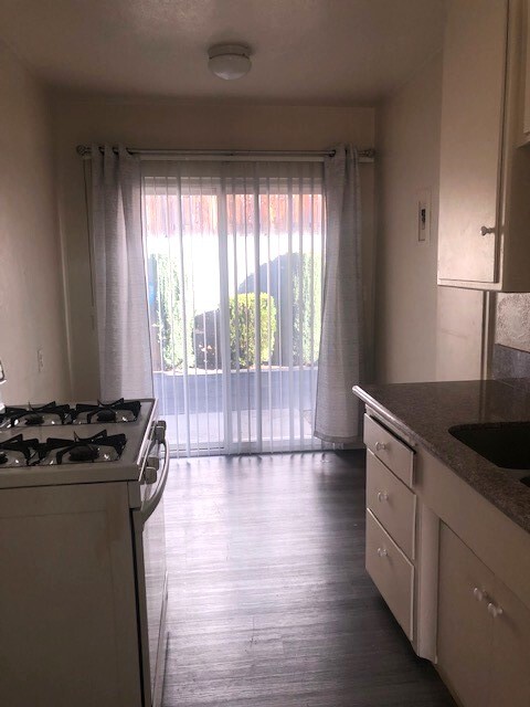 Kitchen - 117 S Mockingbird Ln