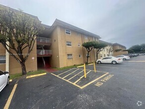 Building Photo - 4655 Palm Ave