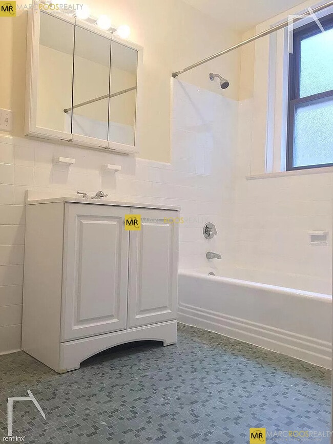 Building Photo - 1475 Beacon St