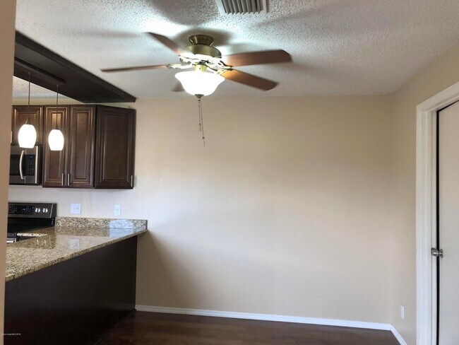 Foto del edificio - 2117 Patty Cir NE