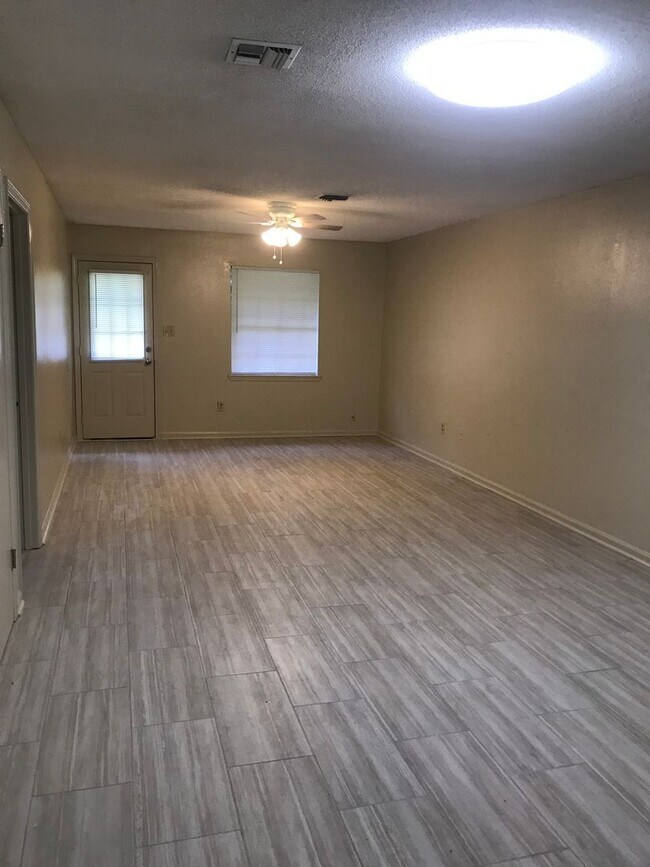 Building Photo - 300 Ryder