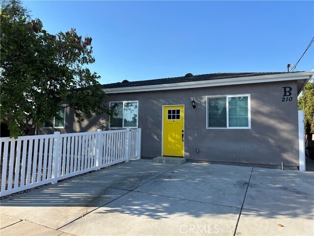 Foto del edificio - 210 E Mission Rd