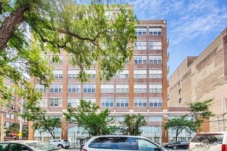 Building Photo - 933 W Van Buren St
