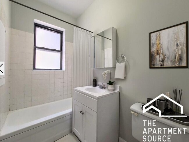 Photo - 3720.5 N Pine Grove Ave Apartment