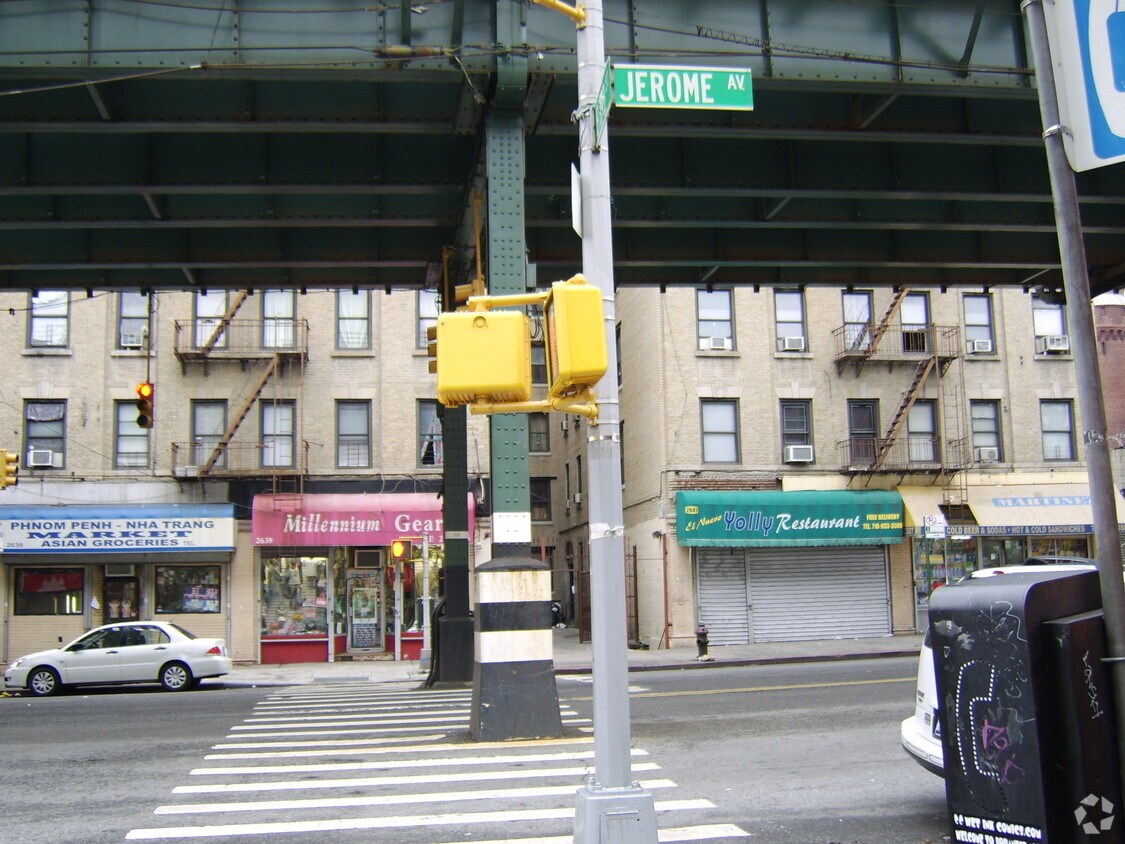 Foto del edificio - 2639-2641 Jerome Ave