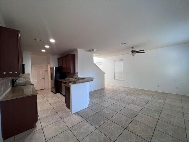 Foto del edificio - 6435 Calgary Woods Ln