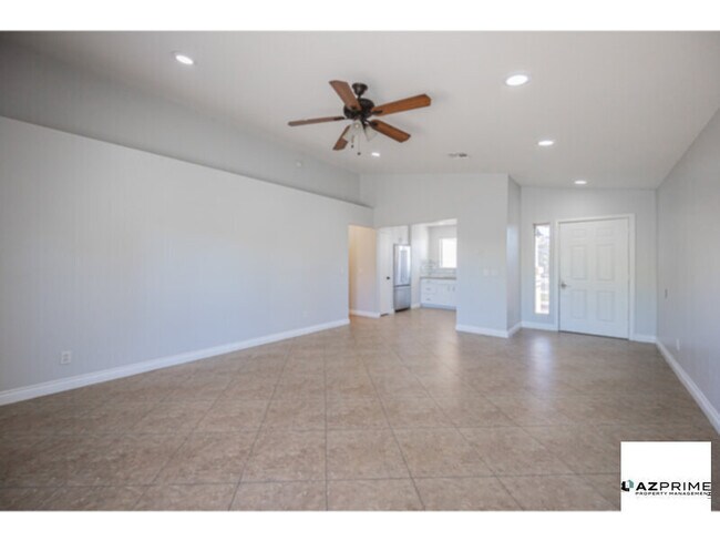 Building Photo - Charming 3/2 Goodyear Home!