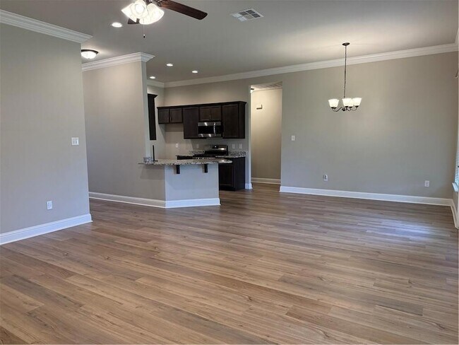 Building Photo - 557 Claiborne Trails Dr