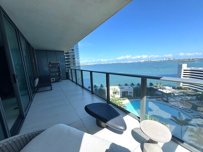 Foto del edificio - 650 NE 32nd St