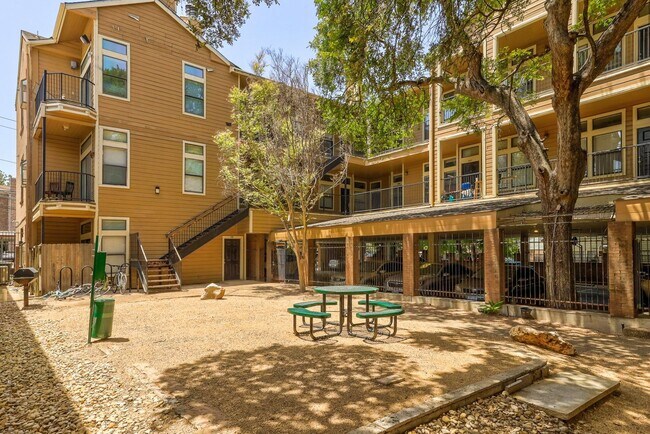 Foto del edificio - K624 - Wedgewood # 301