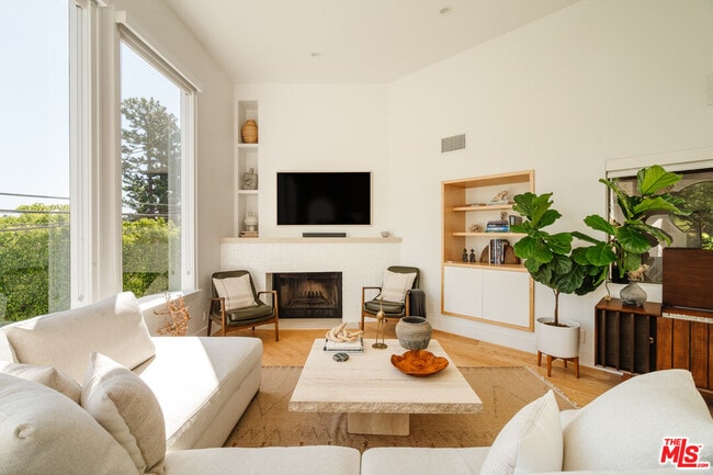 Building Photo - 2261 Vasanta Way