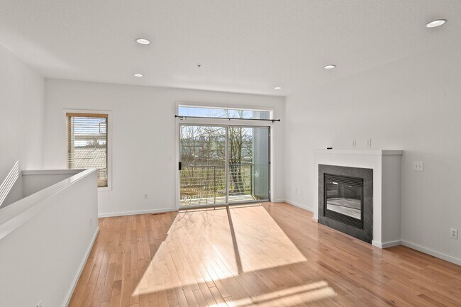 Foto del edificio - North Portland Recently Renovated Condo