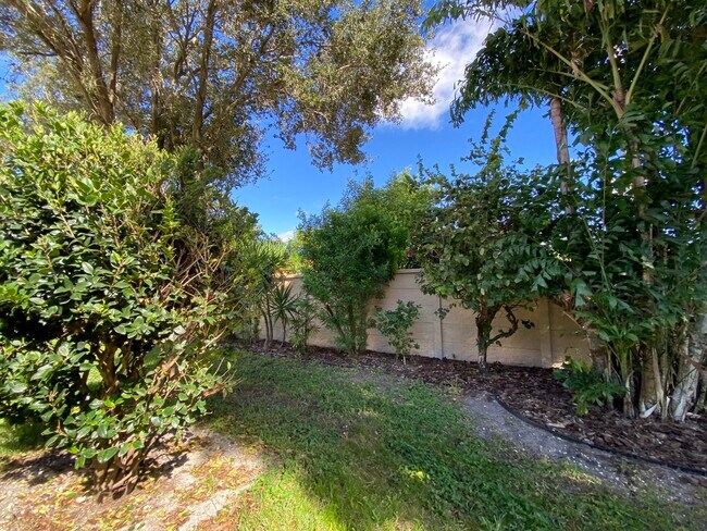 Building Photo - 327 E Coral Trace Cir