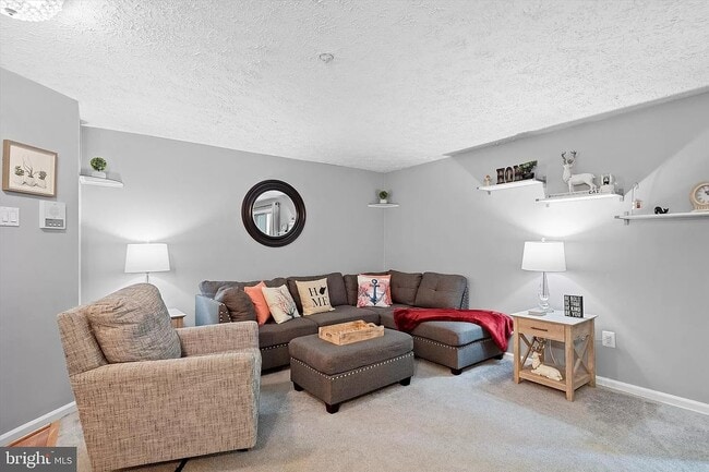 Building Photo - 209 Oak Leaf Cir